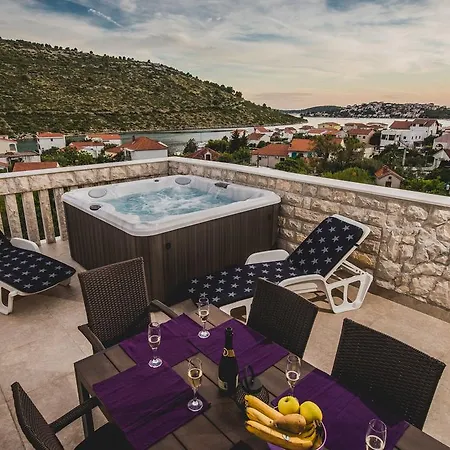 Monique * Rogoznica (Sibenik-Knin)