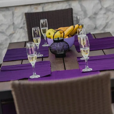 Monique Appartement *