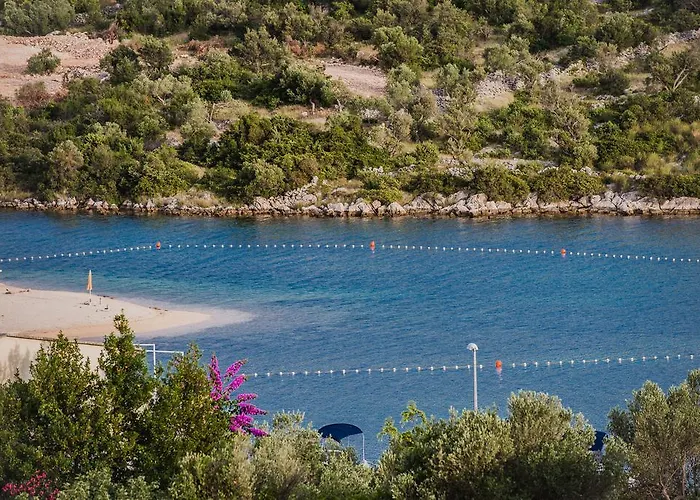 아파트 Monique 로고즈니차