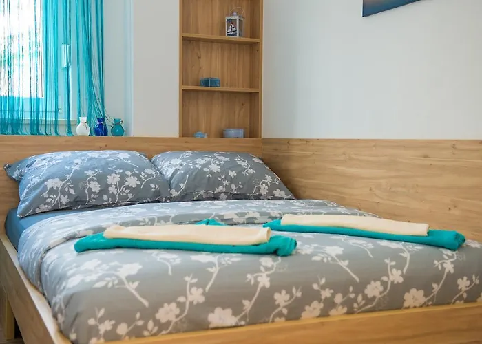 Monique * 로고즈니차