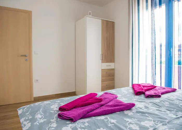 Monique רוגוזניצה