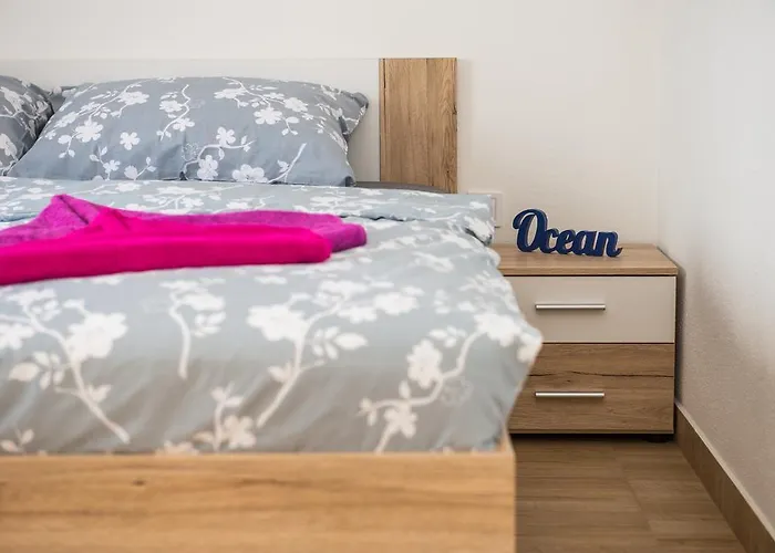 아파트 Monique 로고즈니차