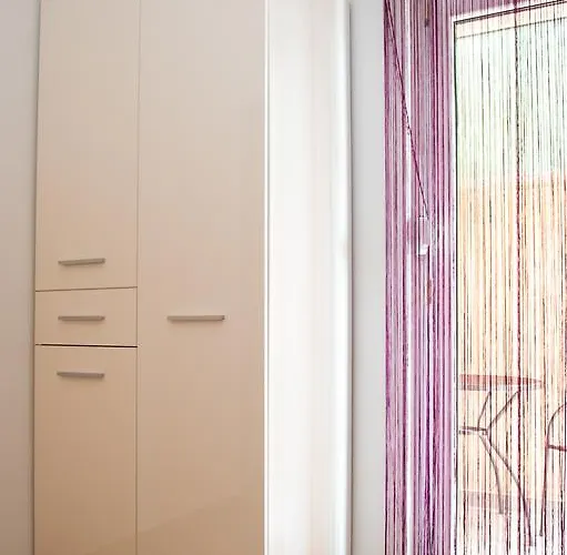 아파트 Monique 로고즈니차