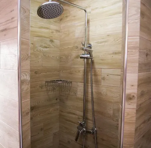 Monique 아파트 로고즈니차